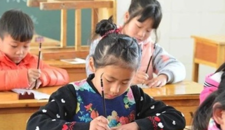 嚴禁家長批改作業監督電話大全 要求家長批改作業怎么舉報