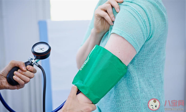 為什么在家自測的血壓總和醫(yī)院不一樣 在家測血壓操作方法