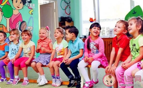 寶寶跟誰睡就跟誰親是什么原理 父母白天上班晚上才能帶小孩如何處理親子關系