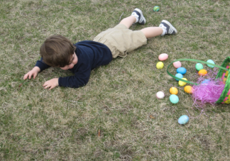 孩子每天摔倒幾次是正常的 孩子總摔倒可能是什么問題