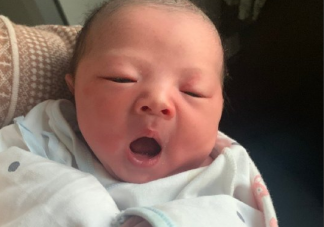 喜提千金一枚朋友圈文案 喜得千金小棉襖開心句子