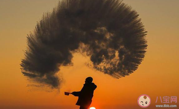 潑水成冰需要室外多少度才行 潑水成冰原理是什么 潑水成冰需要室外多少度才行 潑水成冰原理是什么