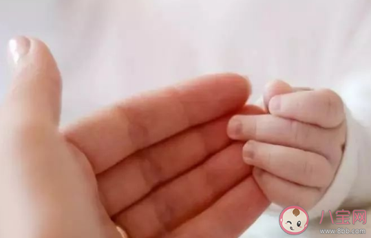 冬季孩子手腳冰涼就是覺得冷嗎 冬天怎么給寶寶穿衣合適