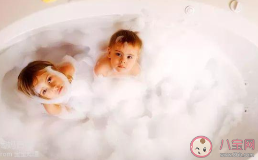冬季孩子幾天洗一次大澡合適 冬天怎么給孩子洗澡