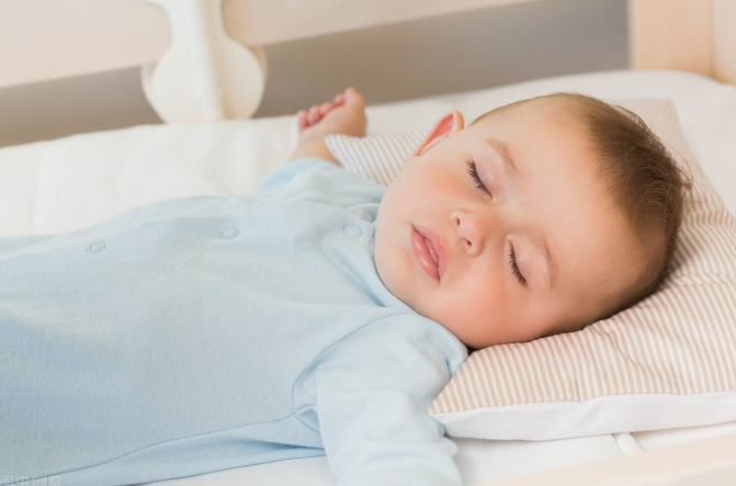 為什么寶寶一到冬天就變丑了 冬天怎么做好寶寶皮膚保濕護理