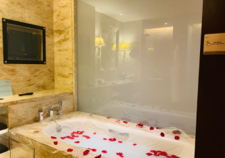 適合泡澡放松心情發(fā)的說說句子 玫瑰牛奶浴泡澡曬朋友圈句子