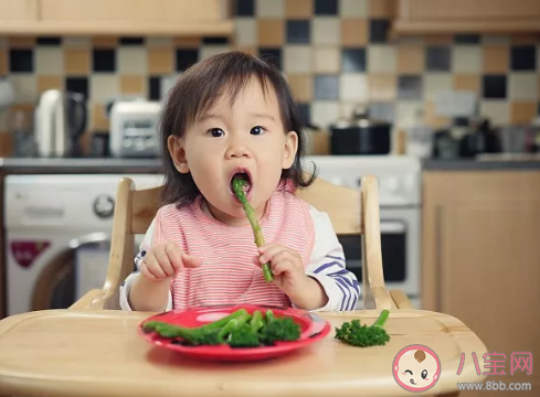 寶寶臉上一小塊泛白是什么病 寶寶臉上一小塊泛白怎么回事