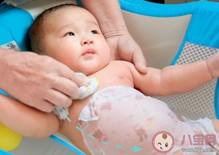 新型把尿是什么意思有什么危害 寶寶多大可以把尿