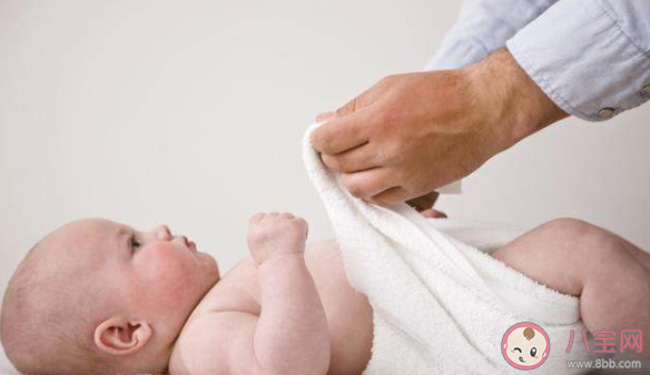 換尿布時容易被忽視的重要細節有哪些 尿布和尿不濕哪個好