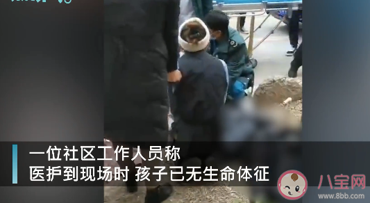 男孩往窨井扔鞭炮被炸飛5米身亡是怎么回事 井蓋內扔鞭炮為什么會爆炸