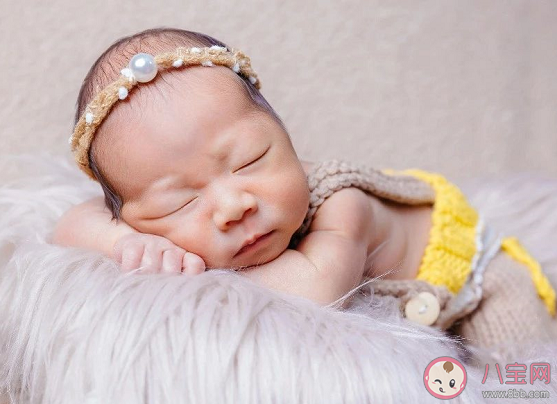 新生兒拍藝術照會不會有輻射 新生兒拍照包裹有害嗎。