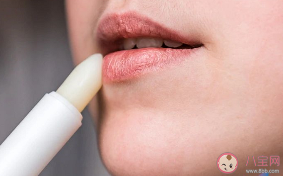 嘴唇越舔越容易干裂是因為什么 支付寶螞蟻莊園1月17日問題 嘴唇越舔越容易干裂是因為什么 支付寶螞蟻莊園1月17日問題