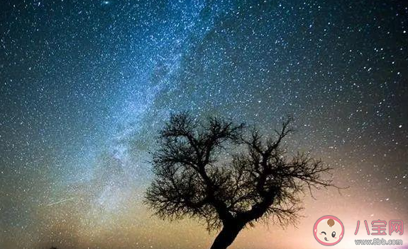 所念皆星河輾轉(zhuǎn)里反側(cè)是什么歌 《所念皆星河》完整版歌詞在線聽歌