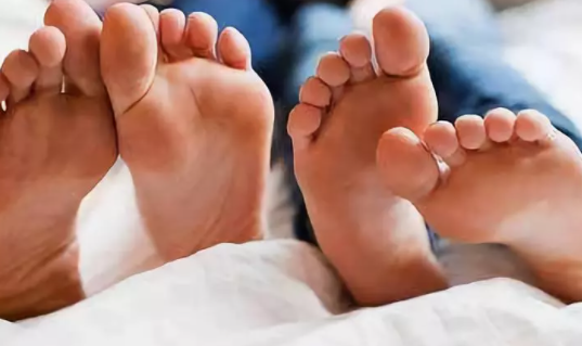 第一次做愛姿勢方法 女性第一次做愛是什么感覺