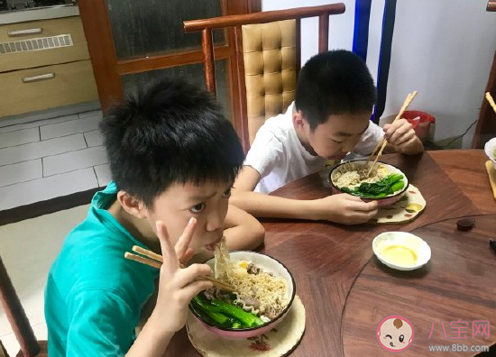 兒子期末考試成績優(yōu)異的說說 兒子期末考的好家長感言句子 兒子期末考試成績優(yōu)異的說說 兒子期末考的好家長感言句子