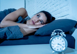 熬夜后白天補覺對身體有什么影響 幾點睡覺是最好的時間