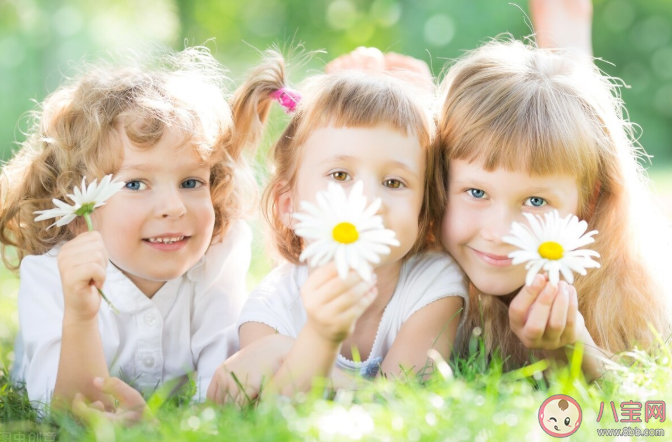 家長要教育女孩子守住這幾個底線 怎樣培養(yǎng)自尊自愛的孩子