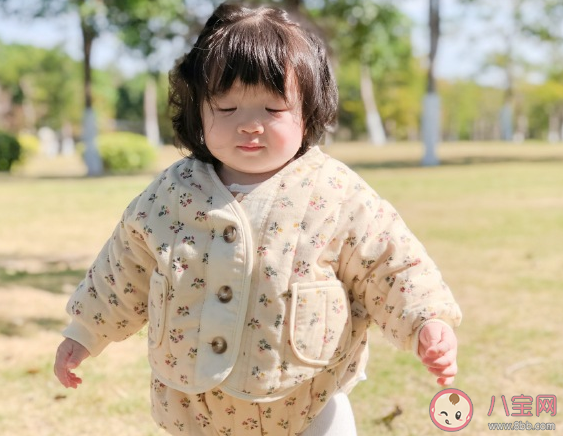 寶寶會站起來發朋友圈說說 寶寶會站的心情短語大全