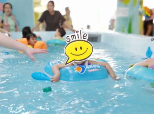 嬰兒學游泳腳要碰到底部嗎 寶寶學游泳有哪些注意事項