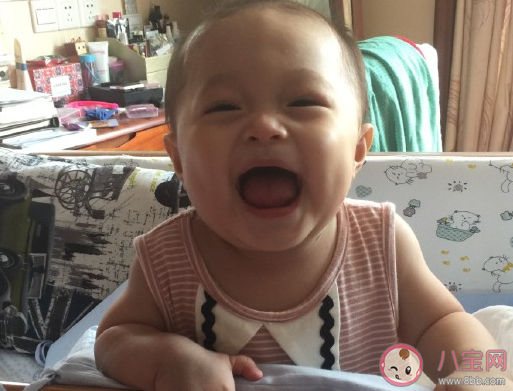 感慨女兒會站著了朋友圈說說 女兒會自己站起來感慨感言