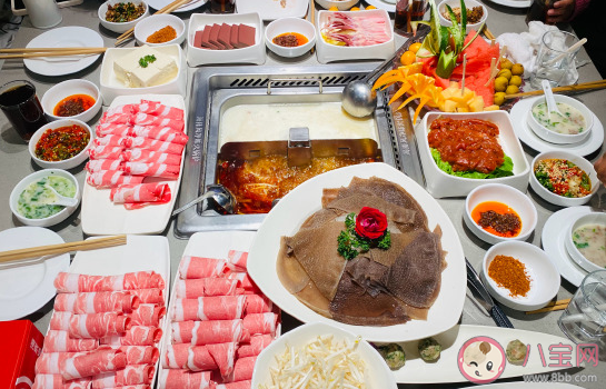  形容一家人吃火鍋的幸福 一家人吃火鍋心情短語