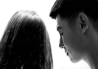 同事之間曖昧不清的表現有哪些 和同事曖昧開玩笑的底線在哪