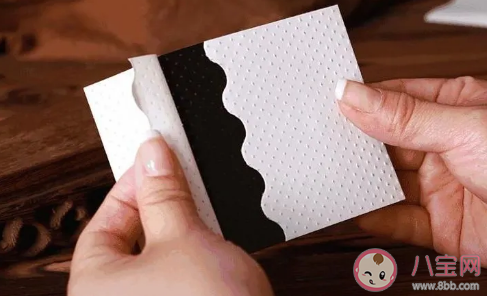 貼膏藥時正確的貼法是什么 貼完膏藥皮膚癢小妙招