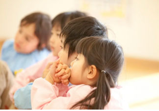 小孩子為什么上課坐不住不專心 孩子上小學(xué)不聽(tīng)話注意不集中怎么辦