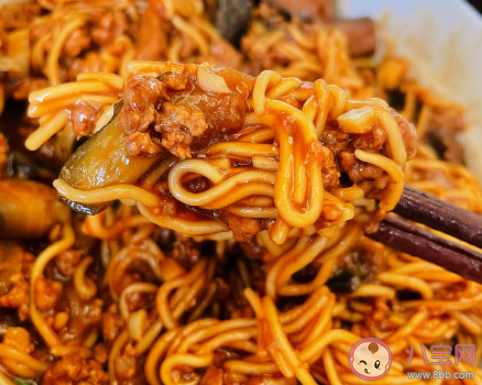 肉沫茄子燜面怎么做的 茄子對身體有哪些好處