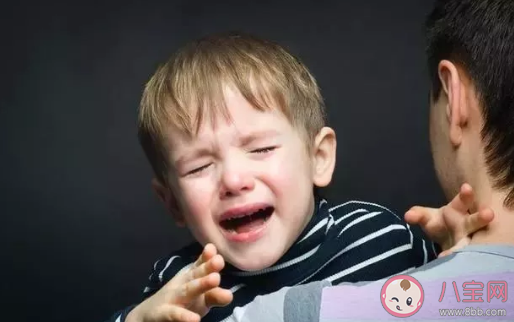 逛商店孩子非要買玩具父母怎么做 寶寶要玩具時哭鬧怎么辦 逛商店孩子非要買玩具父母怎么做 寶寶要玩具時哭鬧怎么辦