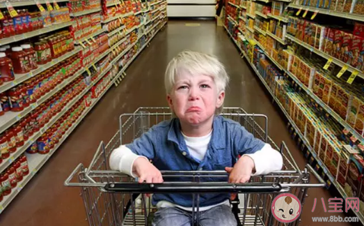 逛商店孩子非要買玩具父母怎么做 寶寶要玩具時哭鬧怎么辦 逛商店孩子非要買玩具父母怎么做 寶寶要玩具時哭鬧怎么辦