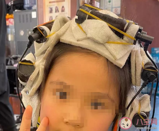 給小孩子燙頭會(huì)不會(huì)對身體有傷害 兒童燙頭發(fā)的危害是什么 給小孩子燙頭會(huì)不會(huì)對身體有傷害 兒童燙頭發(fā)的危害是什么
