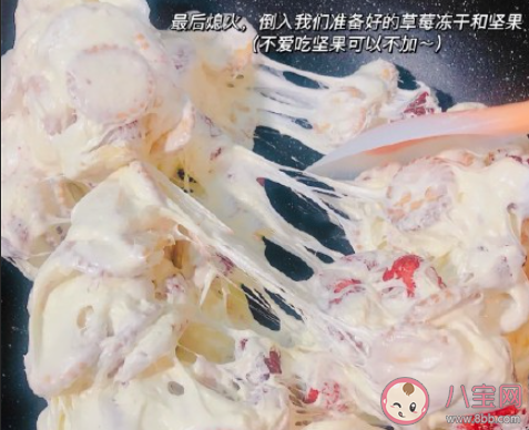 抹茶草莓雪花酥怎么做的 抹茶草莓雪花酥做法教程