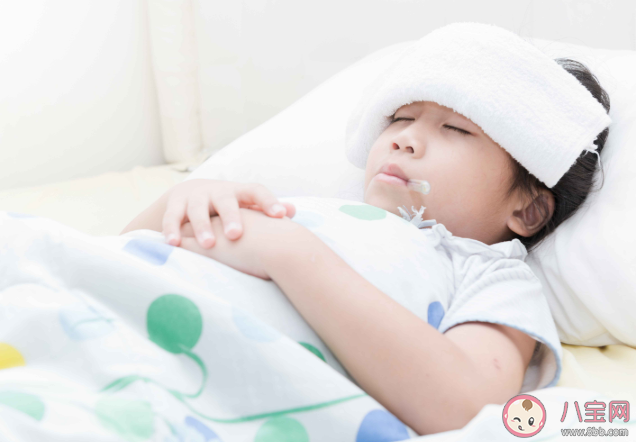 為什么發燒時感覺很熱出一身汗就好了 孩子發燒出了一身汗能不能洗澡 為什么發燒時感覺很熱出一身汗就好了 孩子發燒出了一身汗能不能洗澡