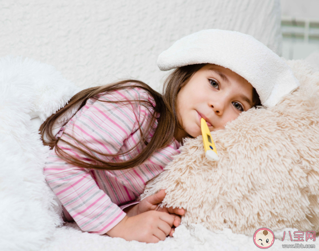 為什么發燒時感覺很熱出一身汗就好了 孩子發燒出了一身汗能不能洗澡 為什么發燒時感覺很熱出一身汗就好了 孩子發燒出了一身汗能不能洗澡