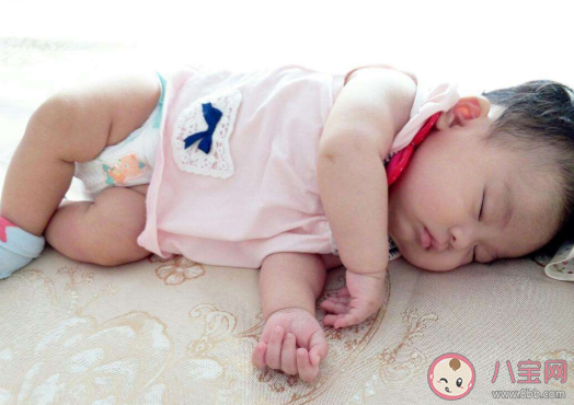 新生兒一餐喂奶吃多少的奶量 過度喂養對寶寶有什么危害