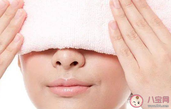 為什么下眼瞼里里面有一個小洞 眼睛下眼瞼有個小針眼是正常的嗎