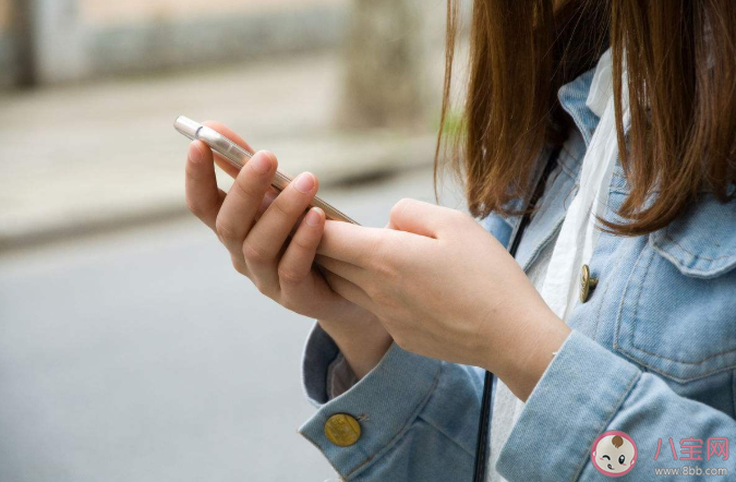 手機依賴癥患者有什么癥狀表現 如何避免對手機產生依賴 手機依賴癥患者有什么癥狀表現 如何避免對手機產生依賴