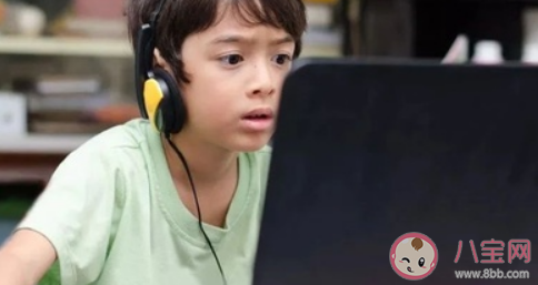 常戴耳機(jī)會耳聾嗎 戴耳機(jī)的正確方法