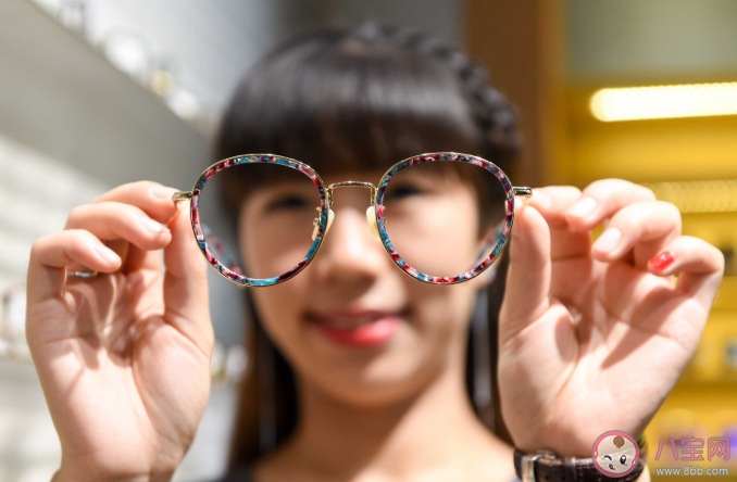 近視度數(shù)不斷增加或致盲是真的嗎 近視帶來4種可怕的繼發(fā)病 近視度數(shù)不斷增加或致盲是真的嗎 近視帶來4種可怕的繼發(fā)病