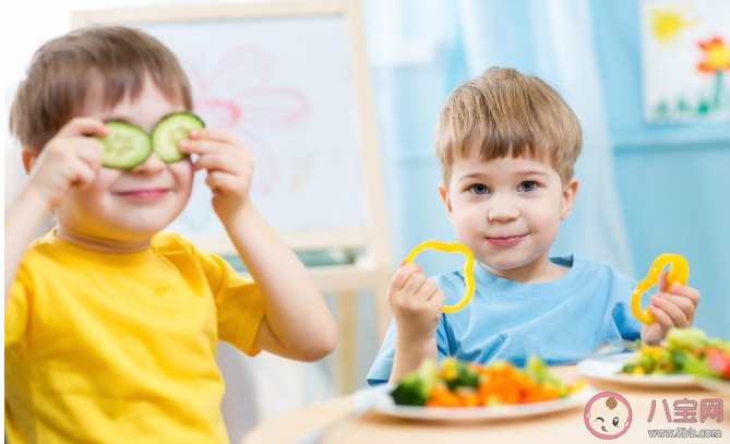 孩子不好好吃飯故意亂丟東西原因是什么 這種情況應該怎么辦