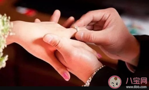 我國結婚登記人數7年連降怎么回事 結婚率每年下降的原因 我國結婚登記人數7年連降怎么回事 結婚率每年下降的原因