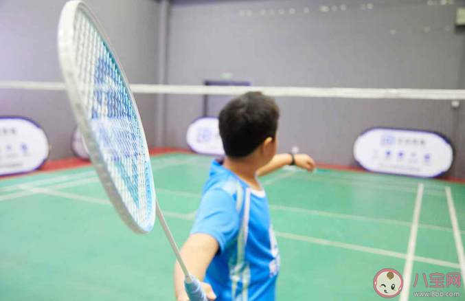 怎么培養(yǎng)孩子打羽毛球的興趣 孩子打羽毛球有什么好處