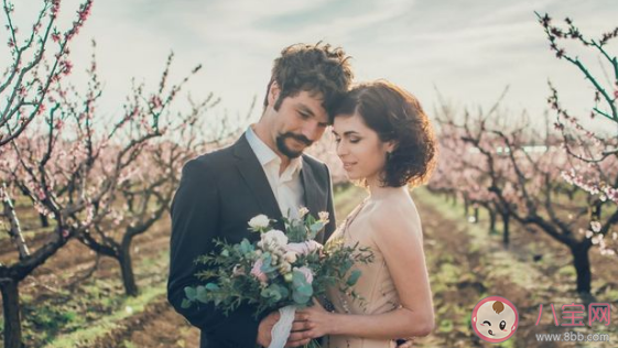 男生真的喜歡你有哪些表現 動了真情的表現特征