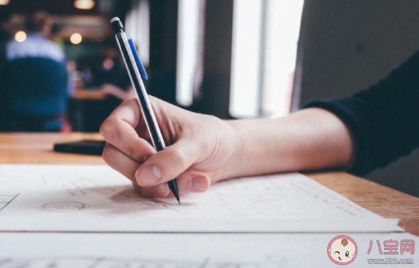 老板和員工之間會有真的感情嗎 如何處理與老板的關系