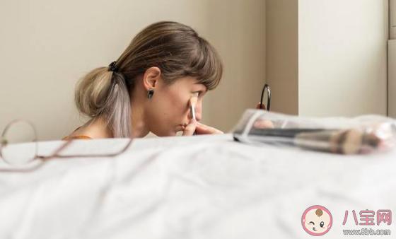 女人應(yīng)該怎么撩中年男人 和中年男人戀愛的小技巧