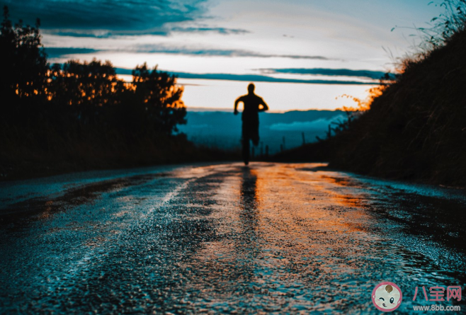 晚上跑步減肥能吃東西嗎 跑步飲食注意事項 晚上跑步減肥能吃東西嗎 跑步飲食注意事項