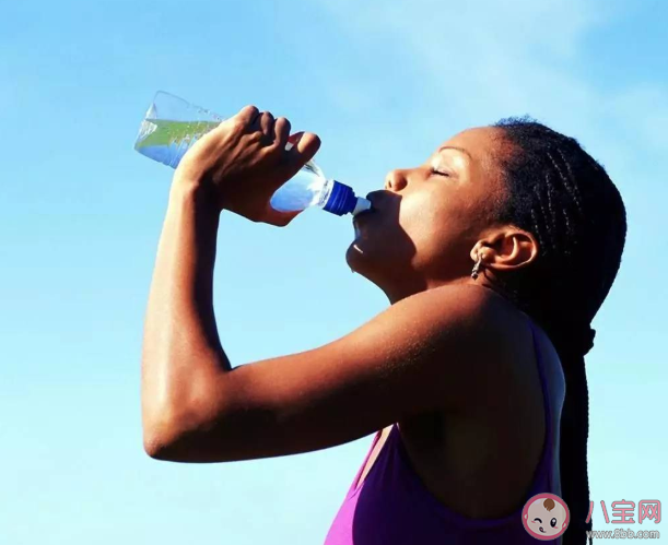 晚上跑步減肥能吃東西嗎 跑步飲食注意事項 晚上跑步減肥能吃東西嗎 跑步飲食注意事項
