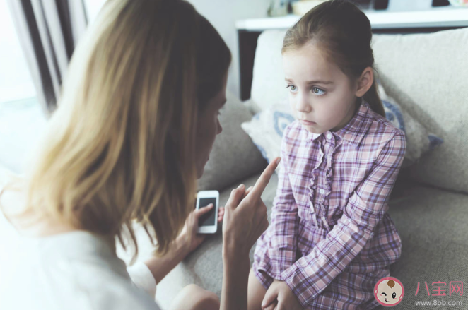 易怒的父母會(huì)養(yǎng)出什么性格的孩子 家長(zhǎng)的情緒決定孩子的性格