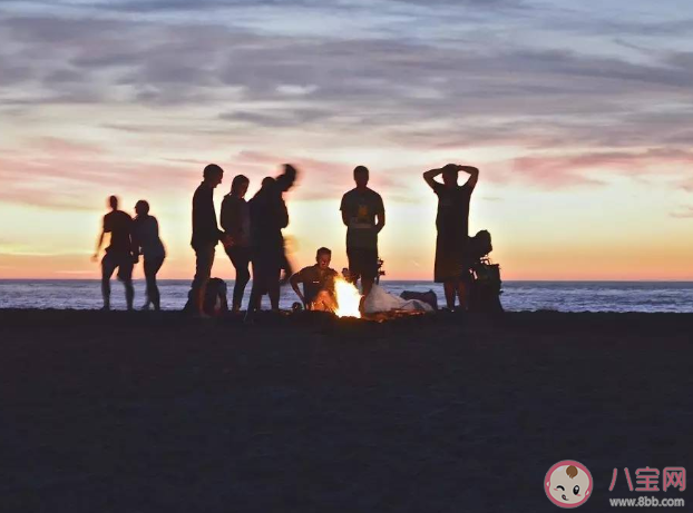 逐漸疏遠(yuǎn)的友情該挽回嗎 要維持深厚的友誼要滿(mǎn)足什么要素 逐漸疏遠(yuǎn)的友情該挽回嗎 要維持深厚的友誼要滿(mǎn)足什么要素